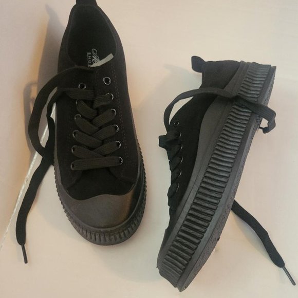 Women Sneakers - Picture 2 of 4